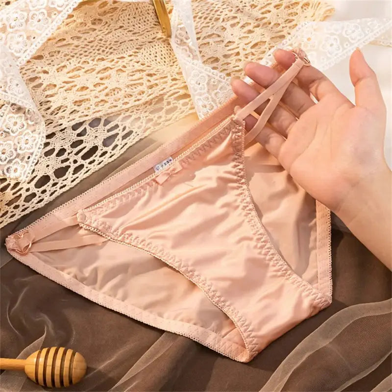 Culotte-Satin-échancrée-en-Cœur-rose-pâle