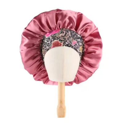 bonnet-satin-extra-large-avec-bandeau-fleuri-saumon