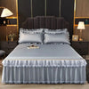 couvre-lit-satin-gris-parure-dentelée