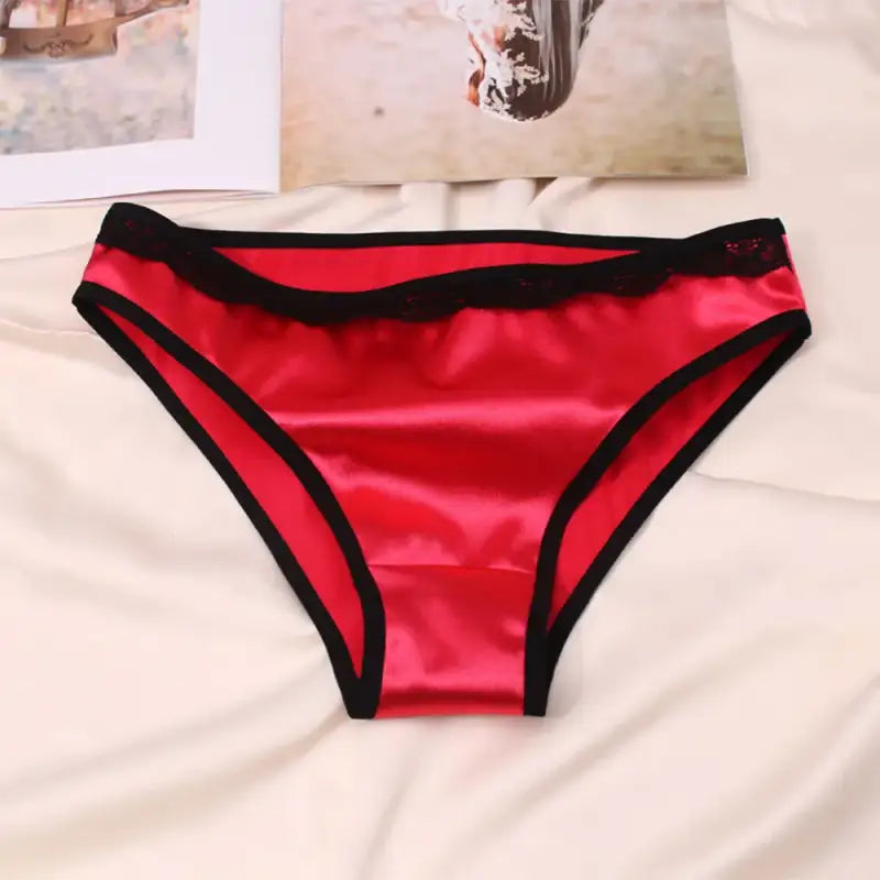 Culotte-satin-décorée-rouge