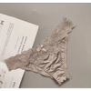 Culotte-satin-parure-dentelée-gris