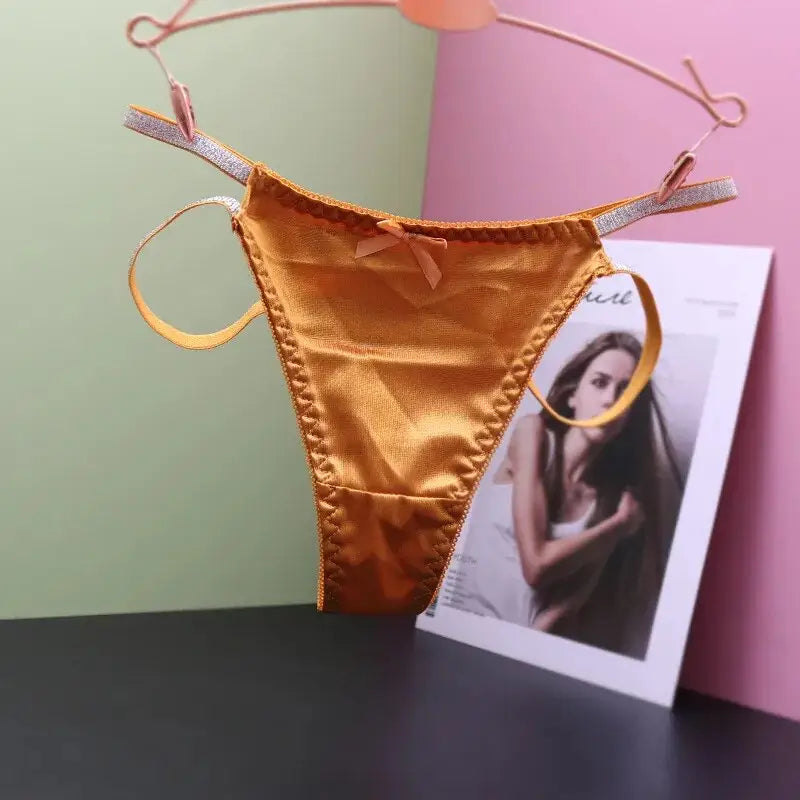 Culotte-satin-string-Douce-Tentation-safran