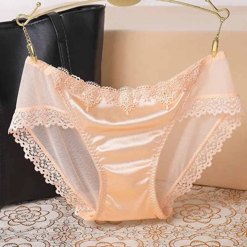 Culotte-satin-transparente-enchantement-en-dentelle-nude