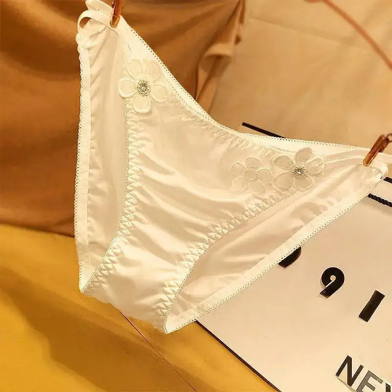 culotte-sexy-satin-&-fleurs-blanc