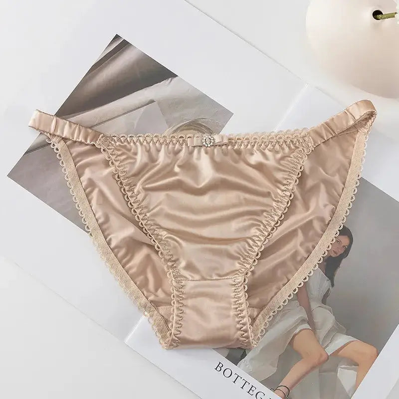 culotte-sexy-taille-basse-satin-dorée