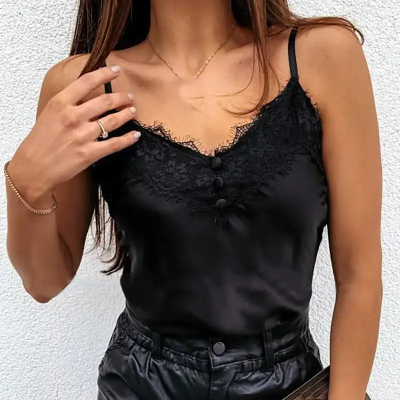 Débardeur d’été pour femme en soie imitation, col en V avec dentelle, coupe légère et fluide, couleur noire.