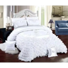 ensemble-couvre-lit-satin-mariage-de-lin-et-dentelle-blanc-immaculé