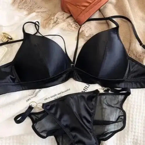 ensemble-soutien-gorge-satin-sensuel-noir