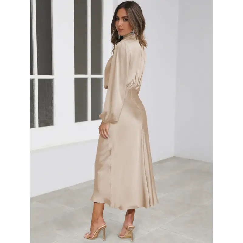 Robe longue femme Joanna™ en satin mat, taille haute, manches lanterne, disponible en plusieurs couleurs élégantes – idéale pour occasions formelles et soirées.