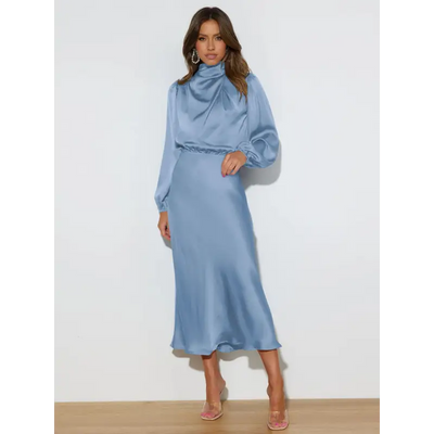 Robe longue femme Joanna™ en satin mat, taille haute, manches lanterne, disponible en plusieurs couleurs élégantes – idéale pour occasions formelles et soirées.