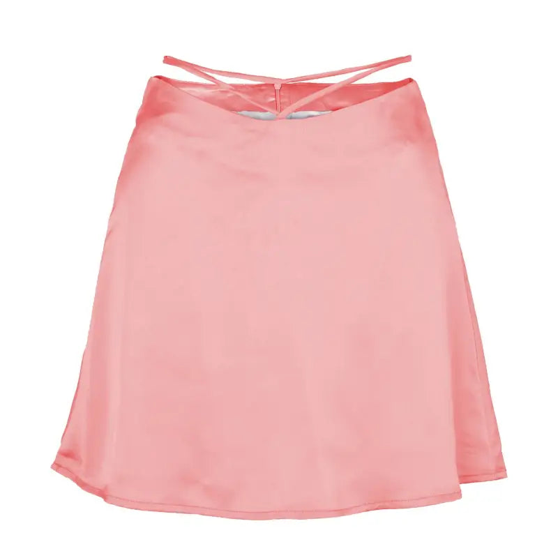 Jupe courte femme en satin, motif floral et laçage élégant, disponible en plusieurs coloris estivaux.