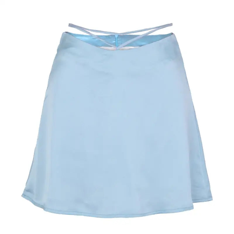Jupe courte femme en satin, motif floral et laçage élégant, disponible en plusieurs coloris estivaux.
