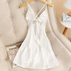 Nuisette-satin-décor-poitrine-blanc