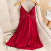 Nuisette-satin-décor-poitrine-rouge