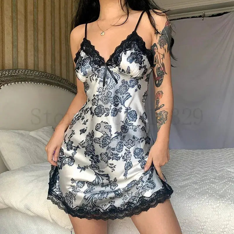 nuisette-satin-dentelle-et-fantaisie-marron 