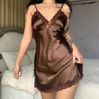 nuisette-satin-dentelle-et-fantaisie-marron