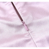 Robe rose en satin à fente latérale, allure féminine et moderne, parfaite pour les soirées