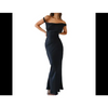 Femme élégante portant une robe longue dos nu en satin, style sirène, sans manches, en coton-lin, idéale pour les soirées et événements chic. Couleur noire.
