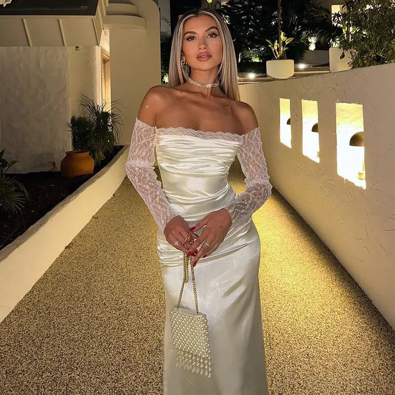 Robe Longue Satin Blanche Épaules Dénudées