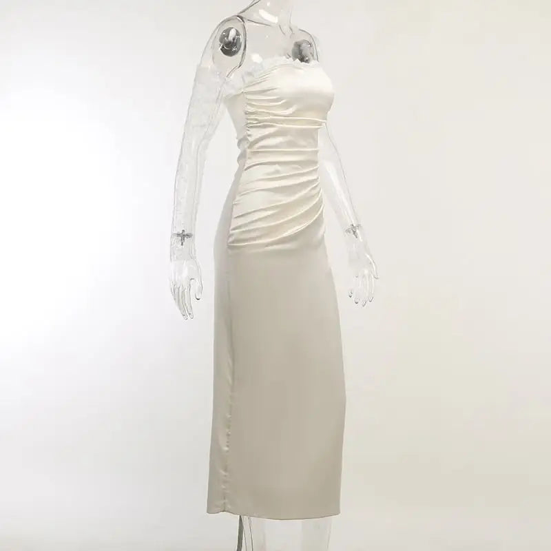 Robe Longue Satin Blanche Épaules Dénudées