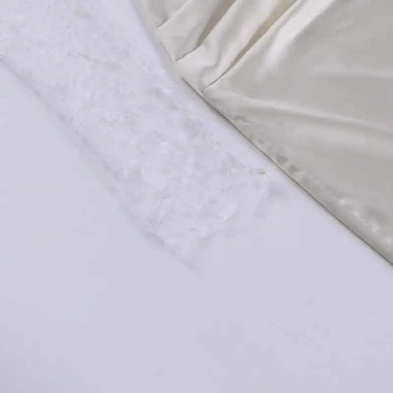 Robe Longue Satin Blanche Épaules Dénudées