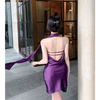 Robe moulante courte pour femme, col halter, couleur graphite, idéale pour les soirées élégantes.