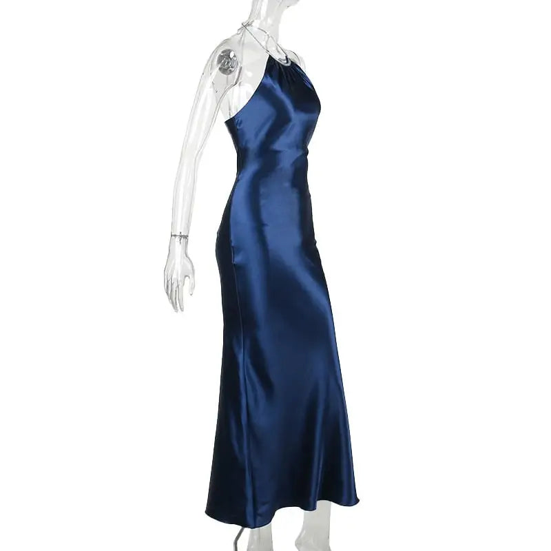 Robe de soirée satin bleu nuit dos nu, 
élégante, longue et ajustée