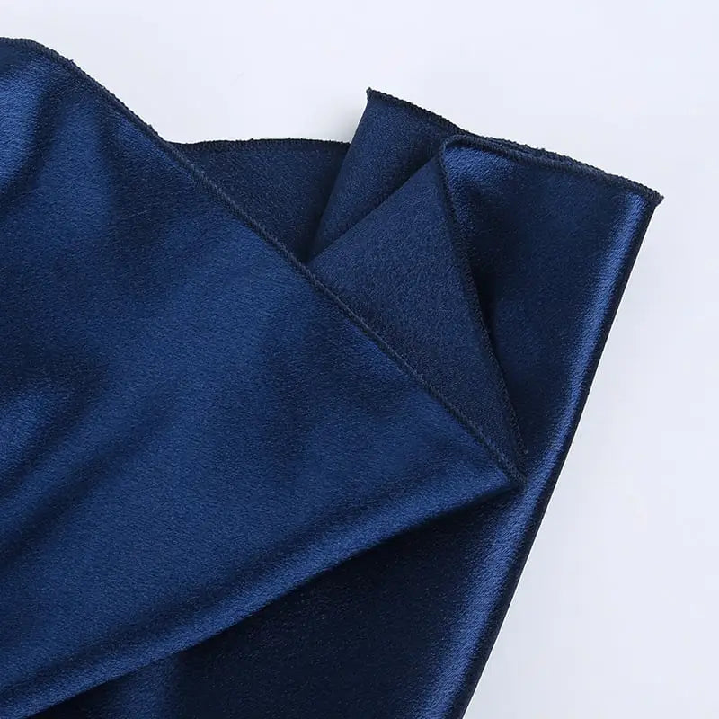 Robe de soirée satin bleu nuit dos nu, 
élégante, longue et ajustée