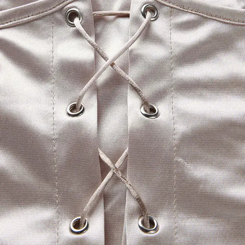  robe satin courte beige avec laçage corset et fente élégante – robe de soirée chic Création Satin