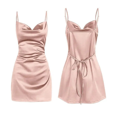 Robe rose douce en satin à dos nu, féminine et délicate, idéale pour un rendez-vous