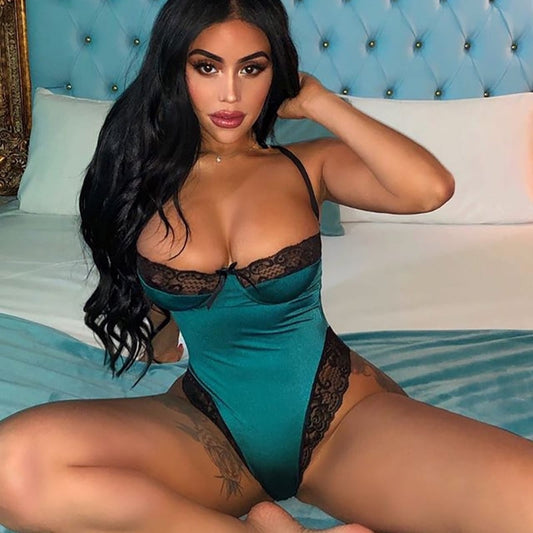 Body En Satin Avec Dentelle Noire.