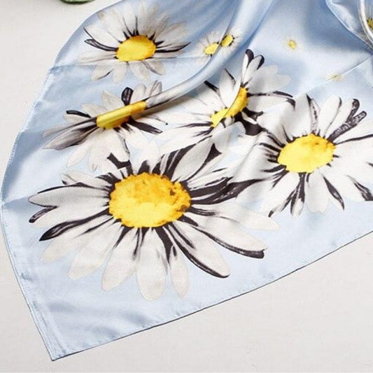 Foulard Satin Bleu Ciel Imprimé Fleuri.