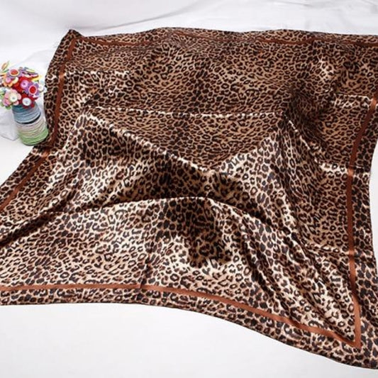 Foulard Satin Marron Imprimé Léopard.