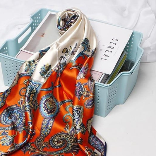 Foulard Satin Orange Imprimé Jacquard.