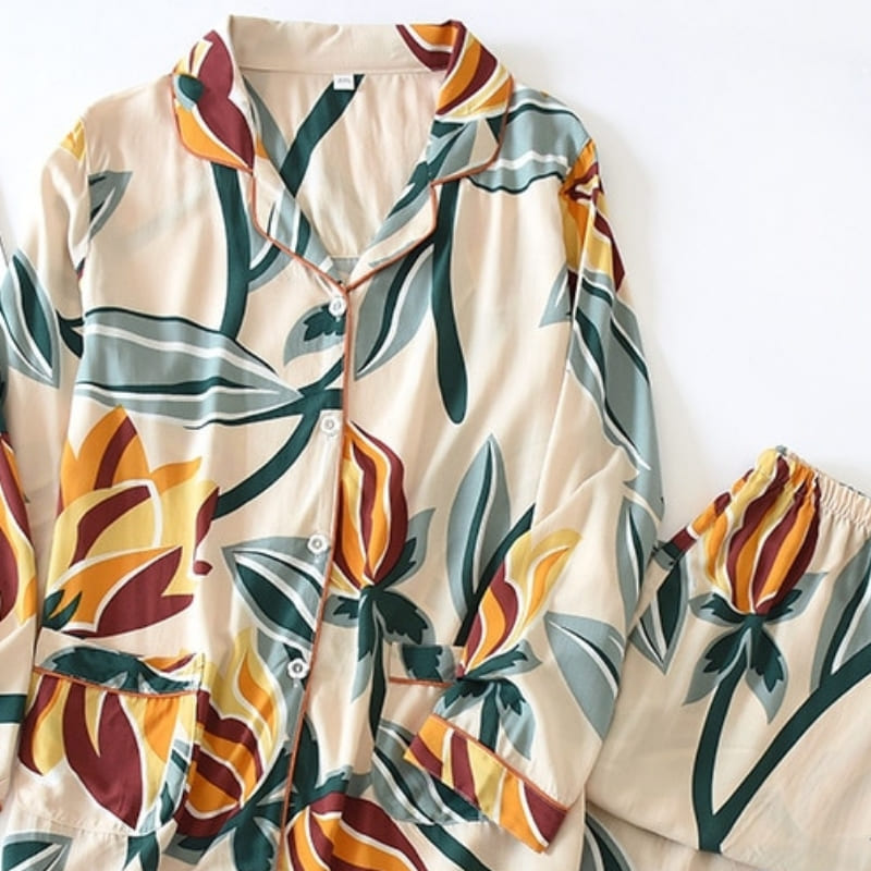 Pyjama En Satin Fleuri.