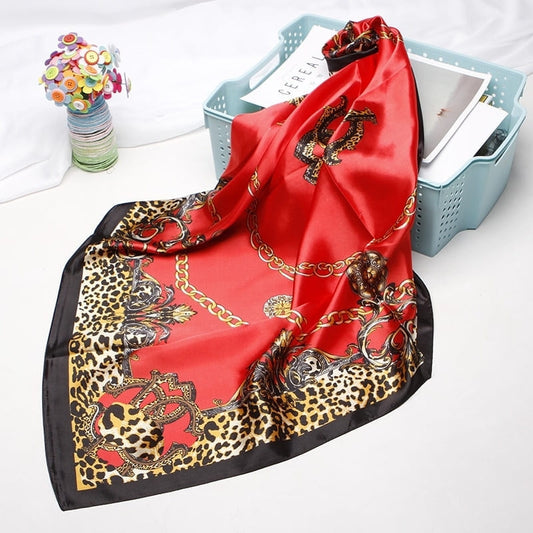 Foulard Satin Rouge Léopard.