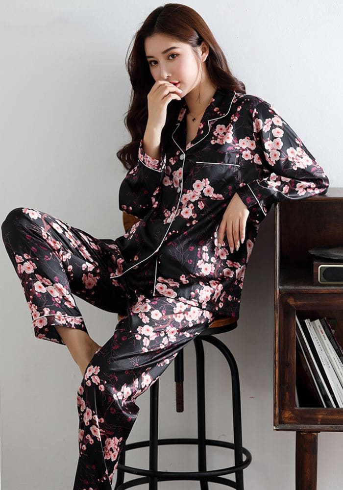 Caraco de pyjama en satin et dentelle noir - Glamour
