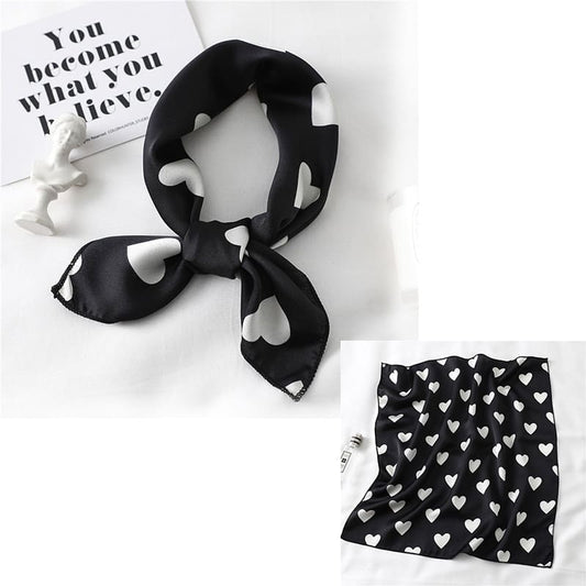 Bandana Satin Noir Imprimé Coeur.