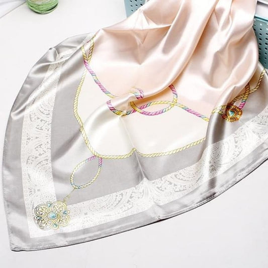 Foulard Satin Rose Poudré Et Gris.