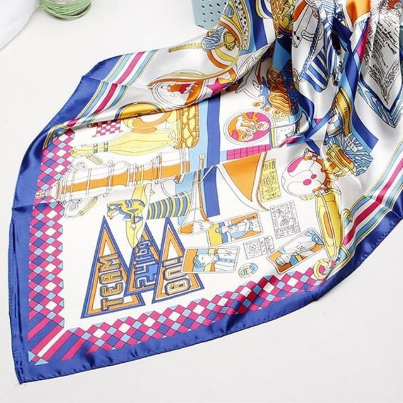 Foulard Satin Dessin Multicolore.