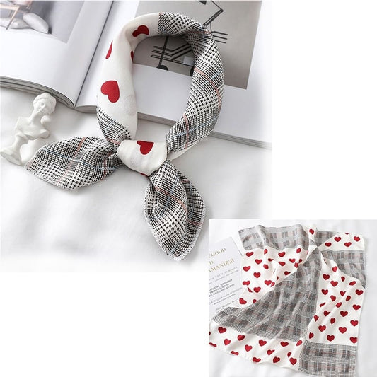 Bandana Satin Imprimé Carreaux Et Coeurs.