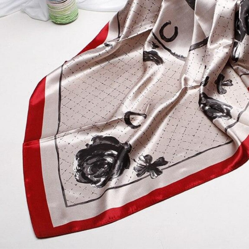 Foulard Satin Argent Fleuri.