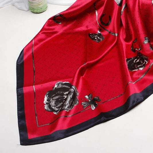 Foulard Satin Rouge Fleuri.