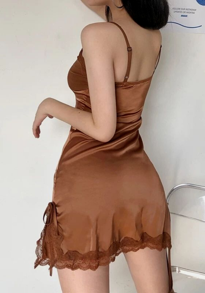 Robe Satin Marron Courte