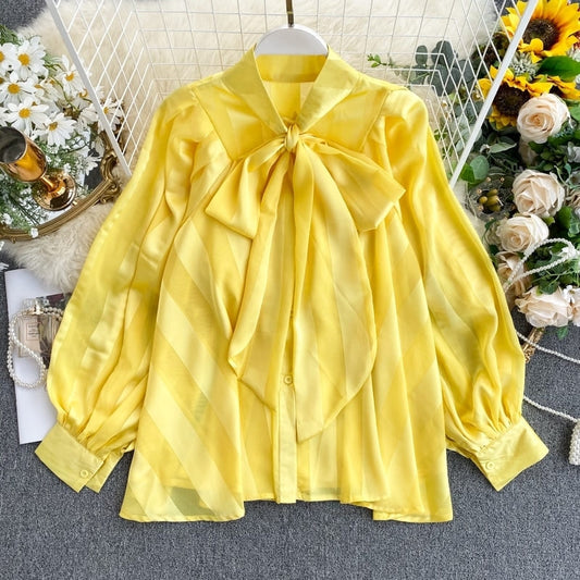 Blouse En Satin Jaune.