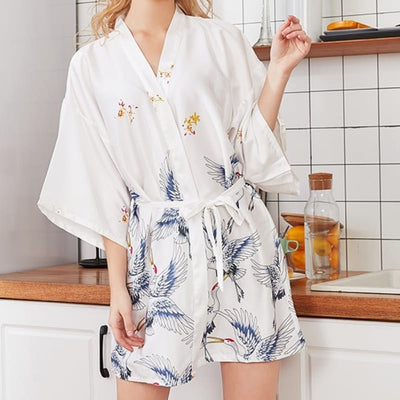 Kimono En Satin Couleur Blanc.
