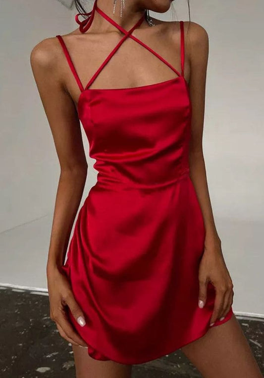 Robe Satin Rouge Col Carré