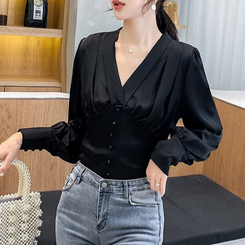 Blouse Satin Fluide Noir Boutonnée.