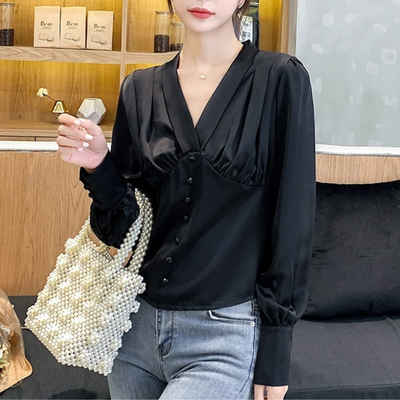 Blouse Satin Noir Boutonnée Manches Longues.