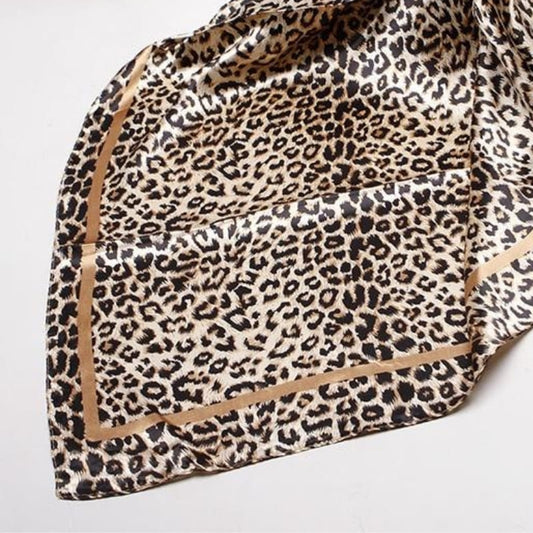 Foulard Satin Imprimé Léopard.